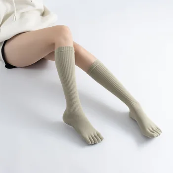 Новые функциональные компрессионные чулки для йоги до середины икры, нескользящие носки для фитнеса, пилатеса, модные