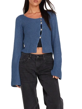 Женский вязаный укороченный топ с открытыми плечами, деталями на шнуровке и расклешенными рукавами - стильный весенне-летний свитер для шикарного образа