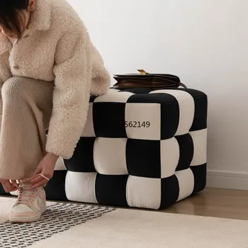 Скандинавская сетка, красная шахматная доска, диван для гостиной, квадратный табурет для макияжа, простой бытовой низкий табурет для переодевания обуви дизайнерская мебель