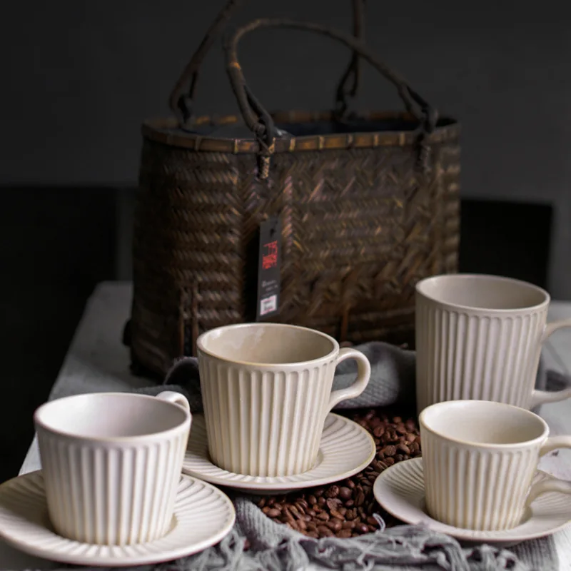 Японский Набор кофейных чашек и блюдец, Европейская Маленькая роскошная кружка, бытовая Ретро Изысканная керамическая чашка для завтрака, набор посуды для напитков