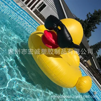 Новая надувная большая желтая утка крепится к плавающему ряду на воде со стаканами желтая утка водяная утка крепится к плавающей кровати